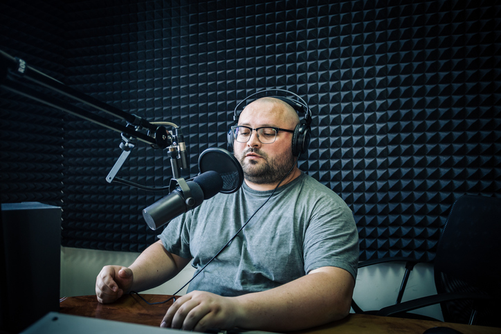 10 movies or plot that could star a podcast producer